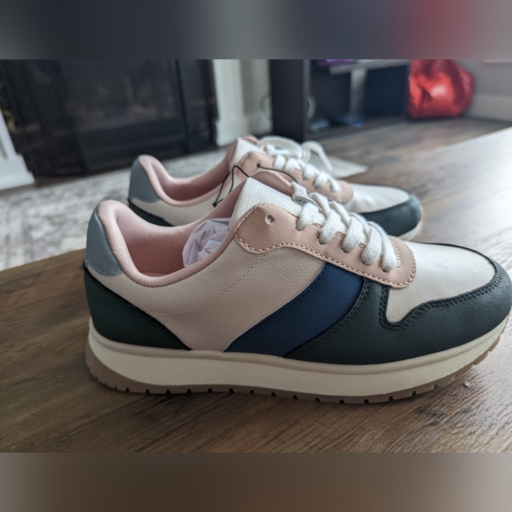 Women's sneakers
